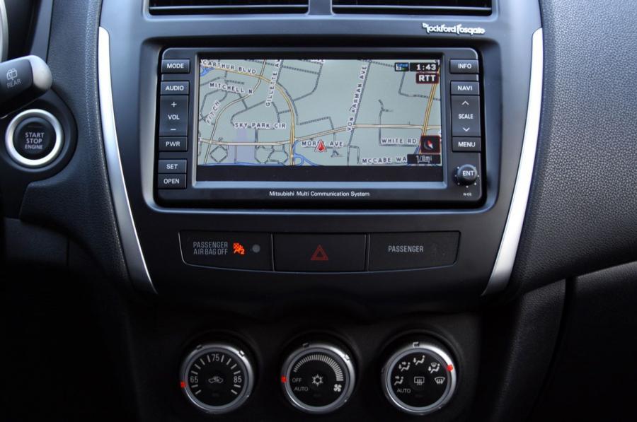  Mitsubishi Outlander Sport SE AWC 2011 года  (фото 25 из 48)
